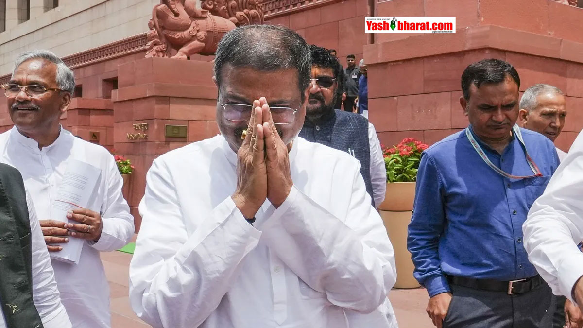 बिना किसी आरोप के इस्तीफा देने वाले पहले मंत्री": संसद पहुंचे धर्मेंद्र प्रधान का NDA सांसदों ने किया स्वागत, बोले-मैं AC रूम वाला एक्टिविस्ट नहीं 22 बिना किसी आरोप के इस्तीफा देने वाले पहले मंत्री": संसद पहुंचे धर्मेंद्र प्रधान का NDA सांसदों ने किया स्वागत, बोले-मैं AC रूम वाला एक्टिविस्ट नहीं