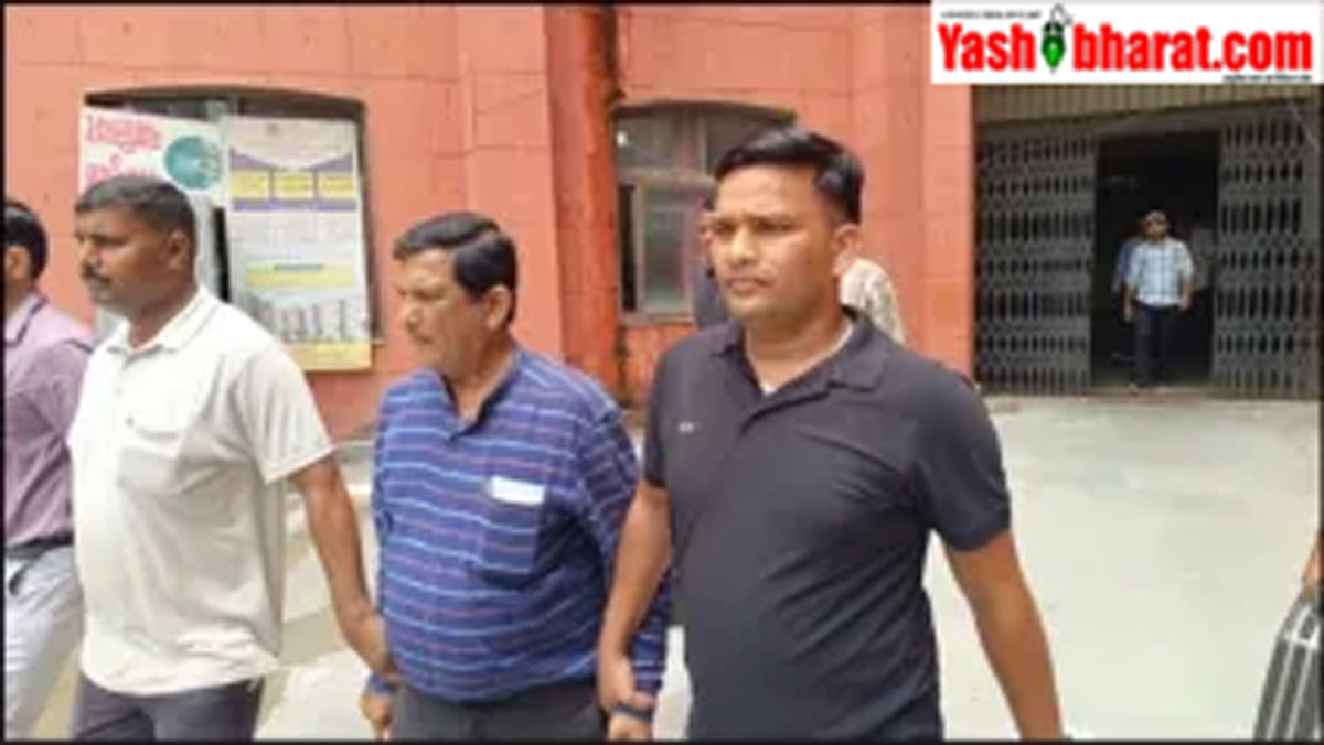 विदाई की तैयारी के बीच हाथ में लग गई हथकड़ी-रिटायरमेंट से 24 घंटे पहले 6 हजार की रिश्वत लेते धराया EE