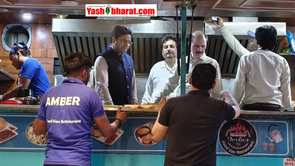 जबलपुर स्टेशन पर रेलवे मजिस्ट्रेट की बड़ी कार्रवाई: अंबर फूड और बेस किचन में मिली भारी गंदगी, बदबूदार पनीर के सैंपल जांच के लिए भोपाल भेजे, संचालक पर जुर्माना 22 जबलपुर स्टेशन पर रेलवे मजिस्ट्रेट की बड़ी कार्रवाई: अंबर फूड और बेस किचन में मिली भारी गंदगी, बदबूदार पनीर के सैंपल जांच के लिए भोपाल भेजे, संचालक पर जुर्माना