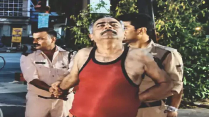 आधी रात को कुलगुरु के बंगले पर तांडव: विदाई पार्टी से लौटकर नशेड़ी ने मचाया गदर; गार्ड से मारपीट और तोड़फोड़, माधौगंज का ललित गजवानी गिरफ्तार 22 आधी रात को कुलगुरु के बंगले पर तांडव: विदाई पार्टी से लौटकर नशेड़ी ने मचाया गदर; गार्ड से मारपीट और तोड़फोड़, माधौगंज का ललित गजवानी गिरफ्तार