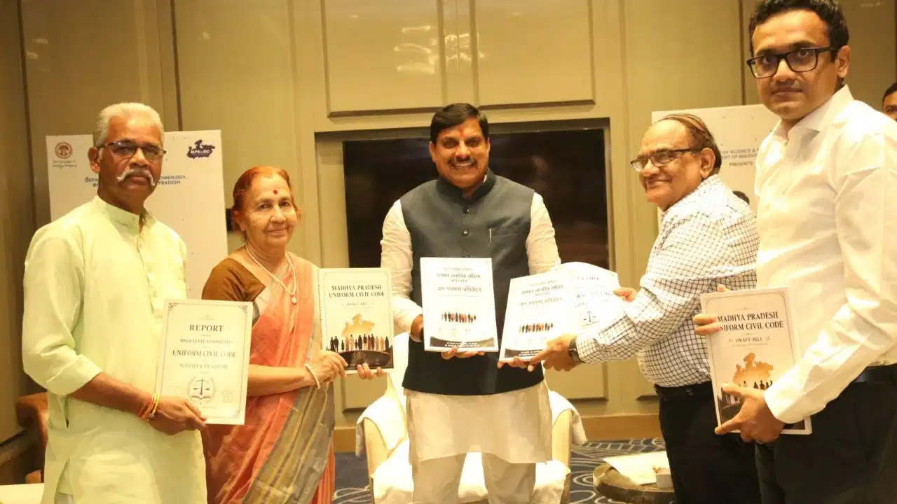 MP में UCC पर बड़ा कदम: सीएम मोहन यादव को सौंपी गई समान नागरिक संहिता की फाइनल रिपोर्ट; मानसून सत्र में आ सकता है बिल 22 MP में UCC पर बड़ा कदम: सीएम मोहन यादव को सौंपी गई समान नागरिक संहिता की फाइनल रिपोर्ट; मानसून सत्र में आ सकता है बिल