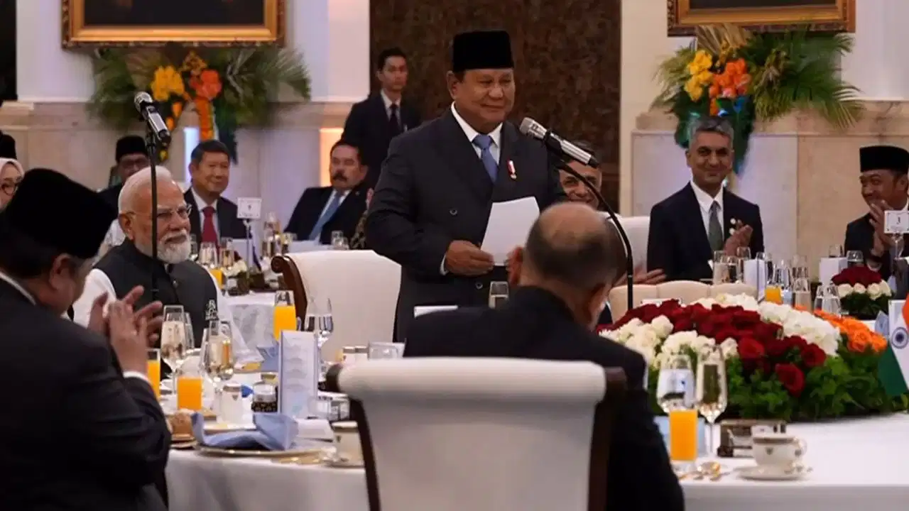 PM Modi Indonesia Visit: "मैं खुलकर आपकी नीतियां कॉपी करता हूं..." इंडोनेशियाई राष्ट्रपति ने की पीएम मोदी की तारीफ; देश का सर्वोच्च सम्मान 'बिन्तांग अदिपुर्ना' भी दिया
