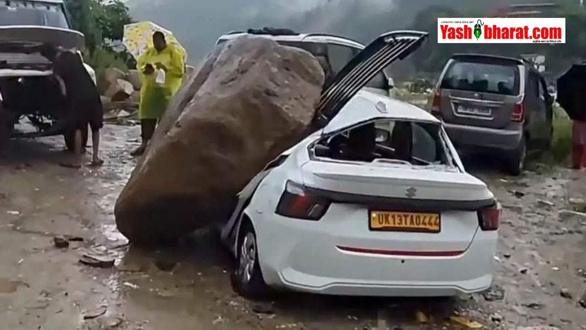 Uttarakhand Rain Disaster: रुद्रप्रयाग में कुदरत का कहर-3 दिन से मूसलाधार बारिश, शिल्ली के पास पहाड़ी दरकी, हाईवे ठप