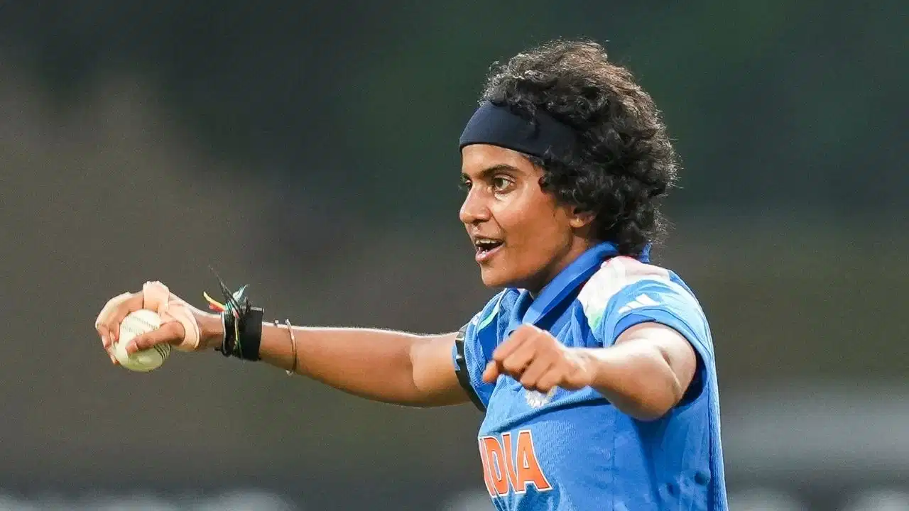 टीम इंडिया भले ही हारी, पर 21 साल की श्री चरणी ने रचा इतिहास: डेब्यू टी20 वर्ल्ड कप में सबसे ज्यादा विकेट लेने का बनाया वर्ल्ड रिकॉर्ड 22 टीम इंडिया भले ही हारी, पर 21 साल की श्री चरणी ने रचा इतिहास: डेब्यू टी20 वर्ल्ड कप में सबसे ज्यादा विकेट लेने का बनाया वर्ल्ड रिकॉर्ड