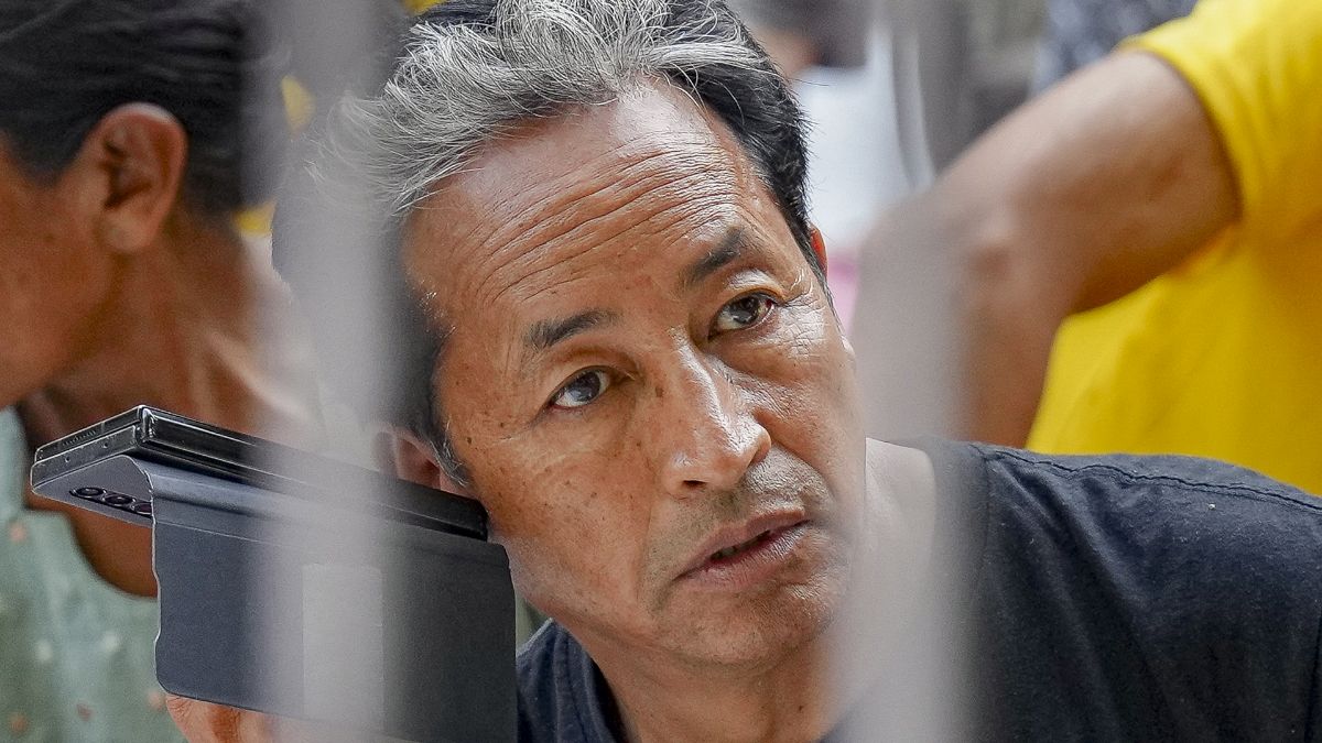Sonam Wangchuk Video: "मुझे भारतीय रेलवे पर गर्व है, काश..." वंदे भारत में सफर के दौरान बोले सोनम वांगचुक, शेयर किया अनुभव