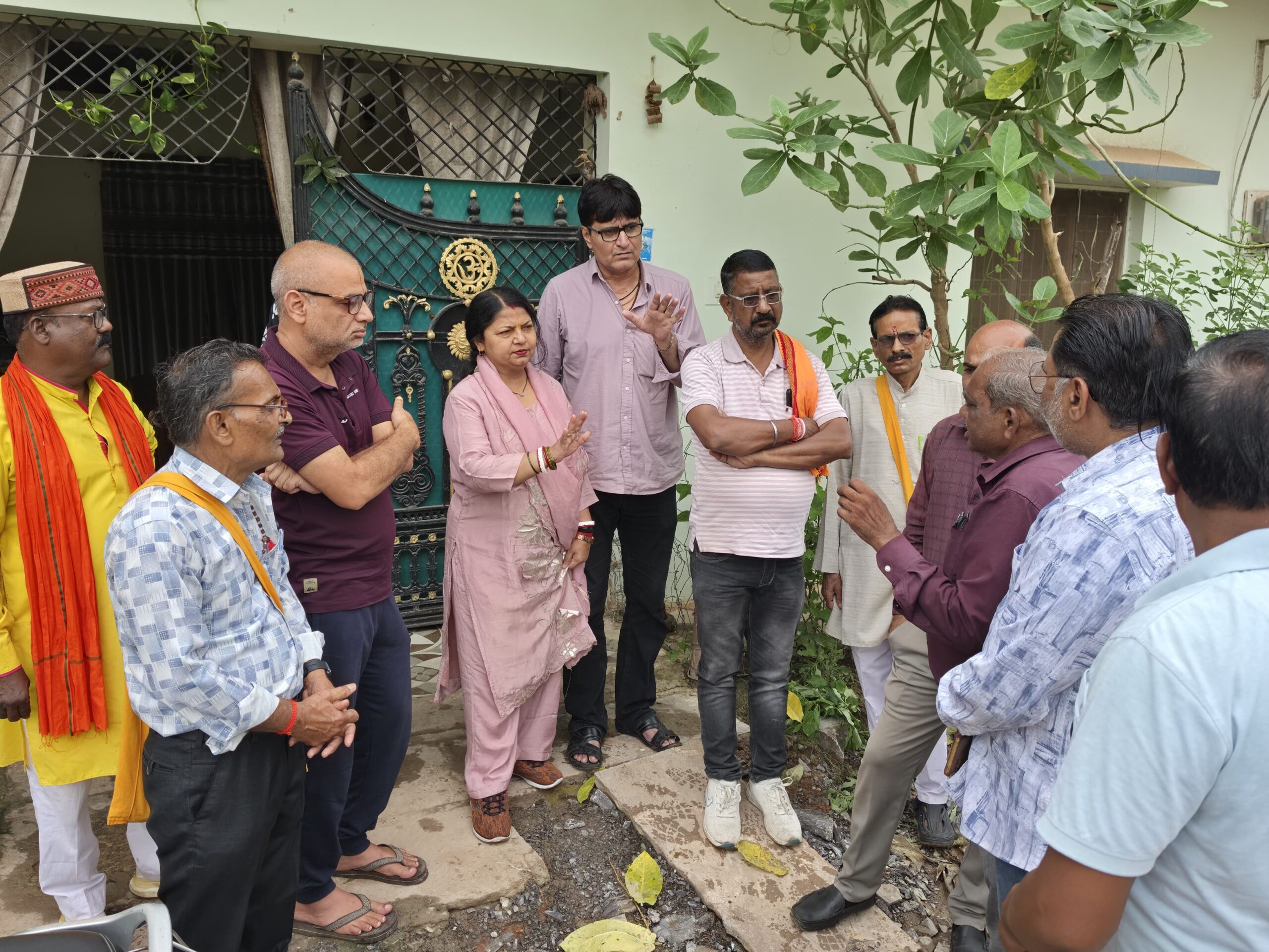बारिश के बीच शहर की व्यवस्थाओं का जायजा लेने मैदान में उतरीं महापौर ,विभिन्न वार्डों का किया सघन भ्रमण, नागरिकों से सीधा संवाद कर मौके पर जानीं समस्याएं एवं आवश्यकताएं 22 IMG 20260823 WA0030 scaled