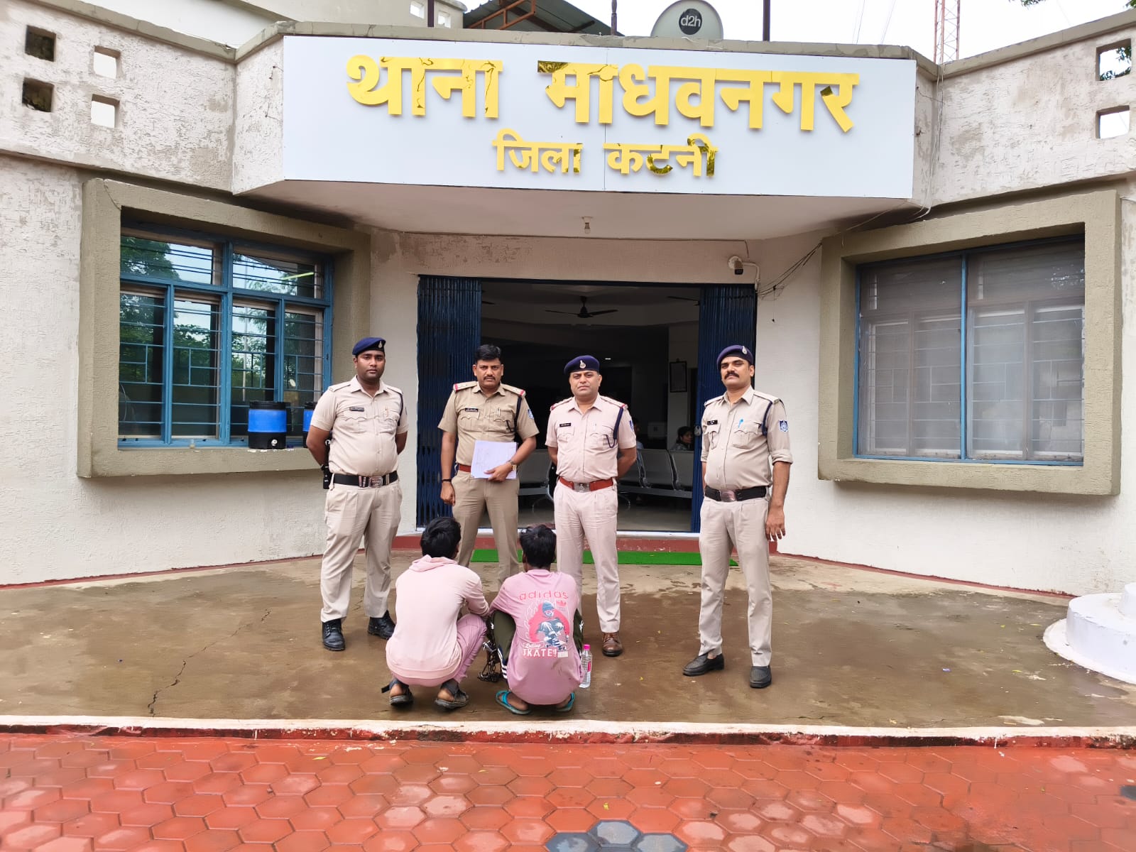 अपहृत 02 नाबालिक बालिका को माधवनगर पुलिस ने जबलपुर, बिलासपुर से किया दस्तयाब, दोनों आरोपी भी गिरफ्तार 22 IMG 20260826 WA0094