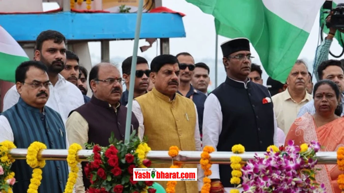'मेरा रंग दे बसंती चोला...' से गूंजा बोट क्लब; भोपाल में देश की पहली फ्लोटिंग तिरंगा यात्रा, CM मोहन यादव ने खुद चलाई नौका