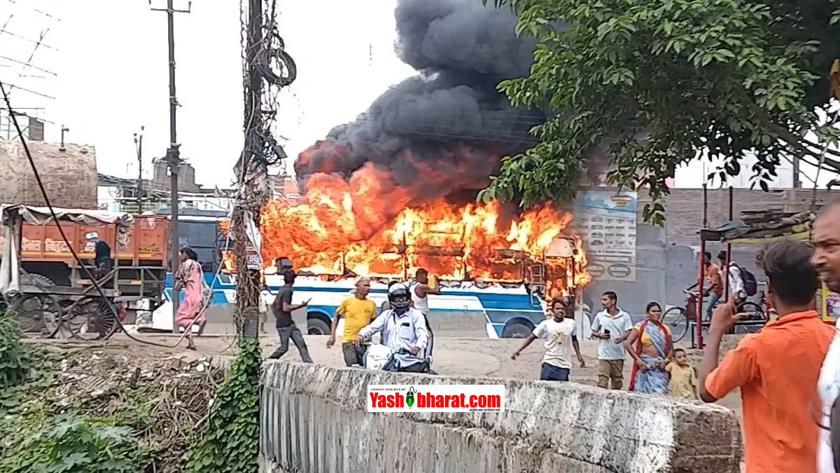 पटना में भीषण सड़क हादसे के बाद भारी बवाल: युवक की मौत से भड़की भीड़, पुलिस की 3 गाड़ियां और बस फूंकी; पत्रकारों पर भी पथराव