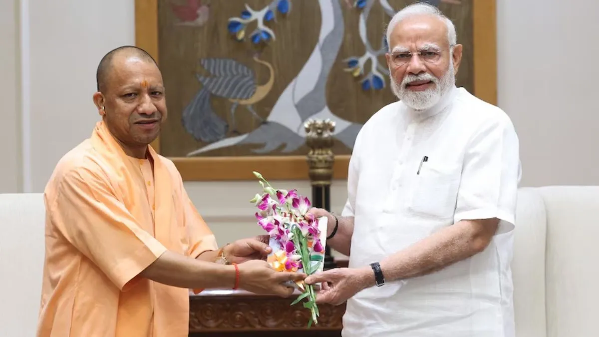 दिल्ली में पीएम मोदी से मिले सीएम योगी आदित्यनाथ: 7 लोक कल्याण मार्ग पर हुई अहम बैठक, राजनीतिक हलकों में चर्चा तेज