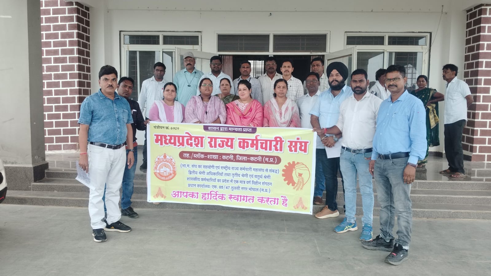 कर्मचारियों की लंबित मांगों पर शीघ्र निर्णय की मांग पुरानी पेंशन बहाली, समान डीए, नियमितीकरण और वेतन विसंगतियां दूर करने सहित 23 सूत्रीय मांगें 22 IMG 20260908 WA0047