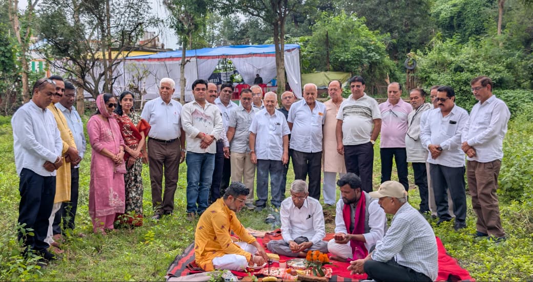 सिंधी उच्चतर माध्यमिक विद्यालय के नए भवन की भूमि पर हुआ भूमि पूजन, शिक्षा के नए अध्याय की शुरुआत,हिंदी दिवस एवं गणेश चतुर्थी के पावन अवसर पर हुआ भूमि पूजन