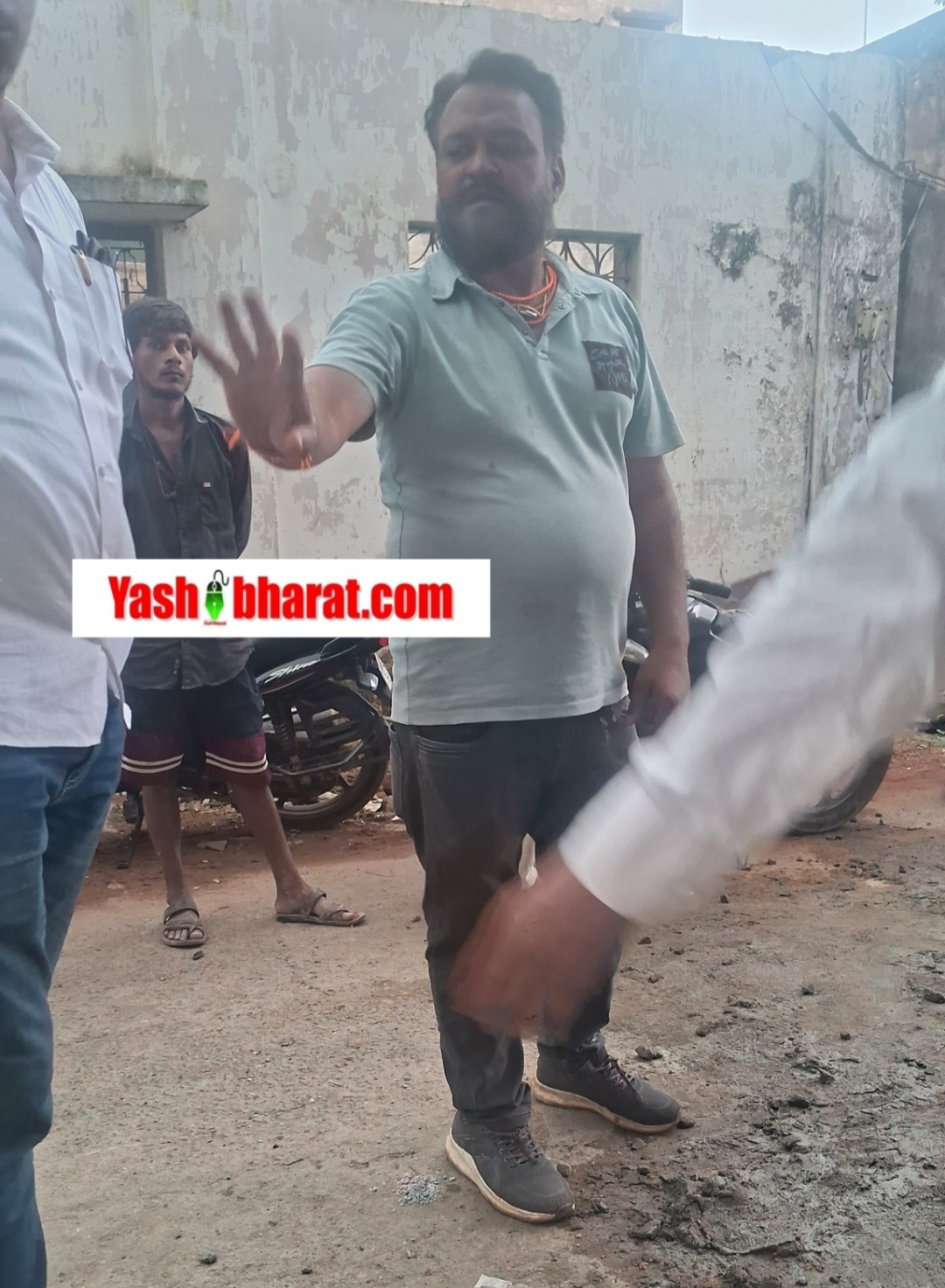 Katni: नगर निगम की घोर लापरवाही- बिना आउटलेट के जोड़ी जा रही थी सीवर लाइन, जगमोहन दास वार्ड में भारी हंगामा 22 Katni: नगर निगम की घोर लापरवाही- बिना आउटलेट के जोड़ी जा रही थी सीवर लाइन, जगमोहन दास वार्ड में भारी हंगामा