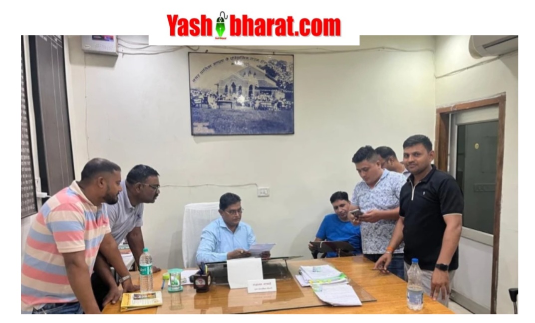 मंडला में लोकायुक्त की रेड: 2 लाख रुपये की रिश्वत लेते रंगे हाथ धरे गए मुख्य नगरपालिका अधिकारी गजानंद नाफड़े 23 मंडला में लोकायुक्त की रेड: 2 लाख रुपये की रिश्वत लेते रंगे हाथ धरे गए मुख्य नगरपालिका अधिकारी गजानंद नाफड़े