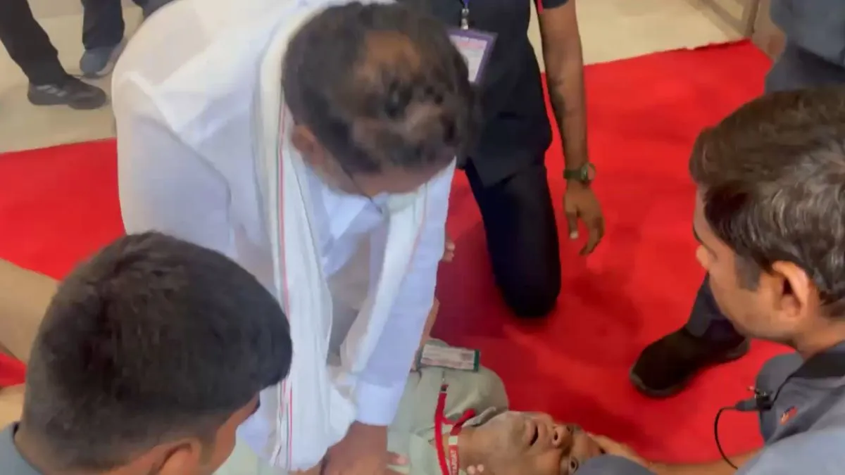 तेलंगाना विधानसभा में बड़ा हादसा: IAS नवीन मित्तल के PS राजू का कार्डियक अरेस्ट से निधन; मंत्री वकिटि श्रीहरि ने दी CPR, नहीं बचा सकी जान