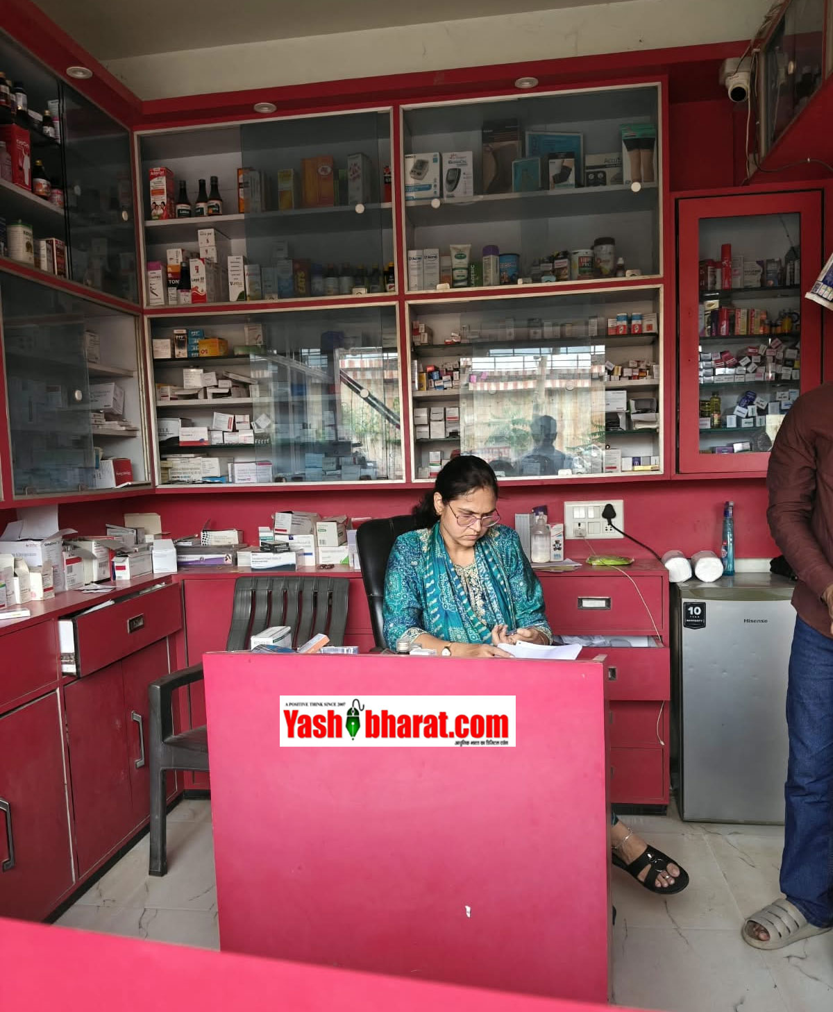 कटनी में औषधि नियमों के उल्लंघन पर जिला प्रशासन की बड़ी कार्रवाई: 6 मेडिकल स्टोरों के लाइसेंस निलंबित, 7 अन्य प्रतिष्ठानों में नारकोटिक्स दवाओं की जांच