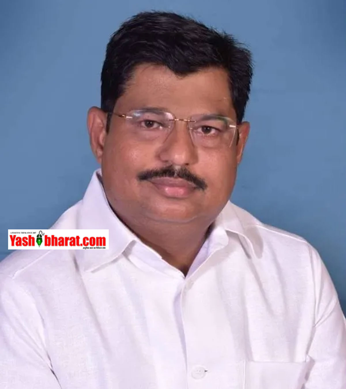 महिला बैंककर्मी को अश्लील मैसेज भेजने और 'IAS बनाने' का झांसा देने वाला सपा नेता राजन रिजवी बर्खास्त, केस दर्ज