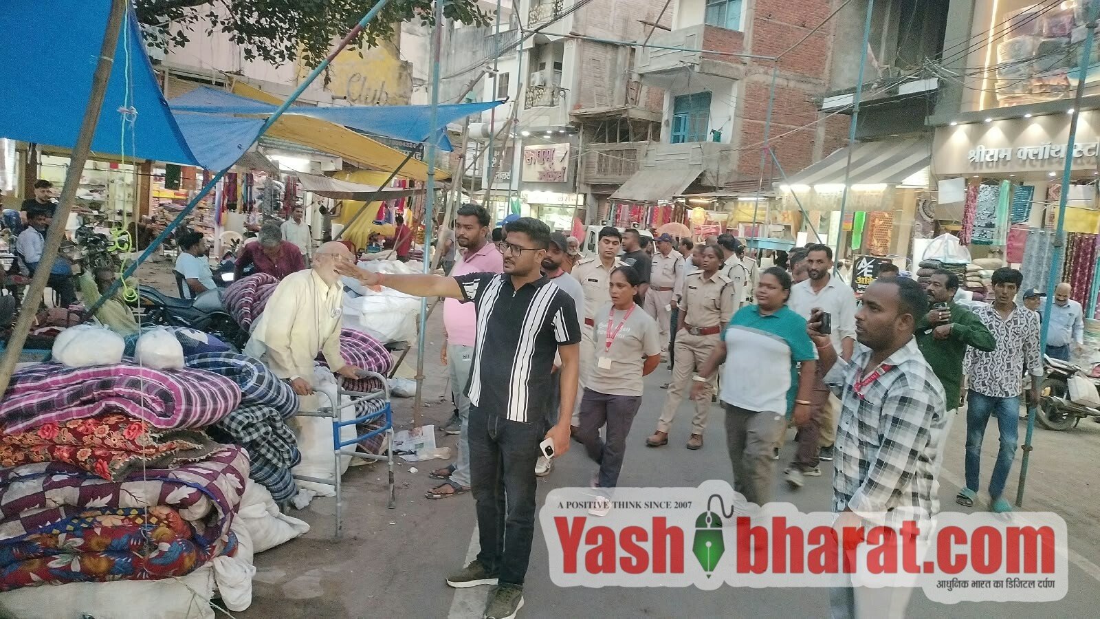 सुगम आवागमन के लिए निगम,पुलिस और यातायात विभाग की संयुक्त कार्रवाई मुख्य बाजार क्षेत्रों से हटाए अतिक्रमण, बरसी मेला को लेकर माधवनगर में भी चला विशेष अभियान 2 IMG 20261007 WA0055