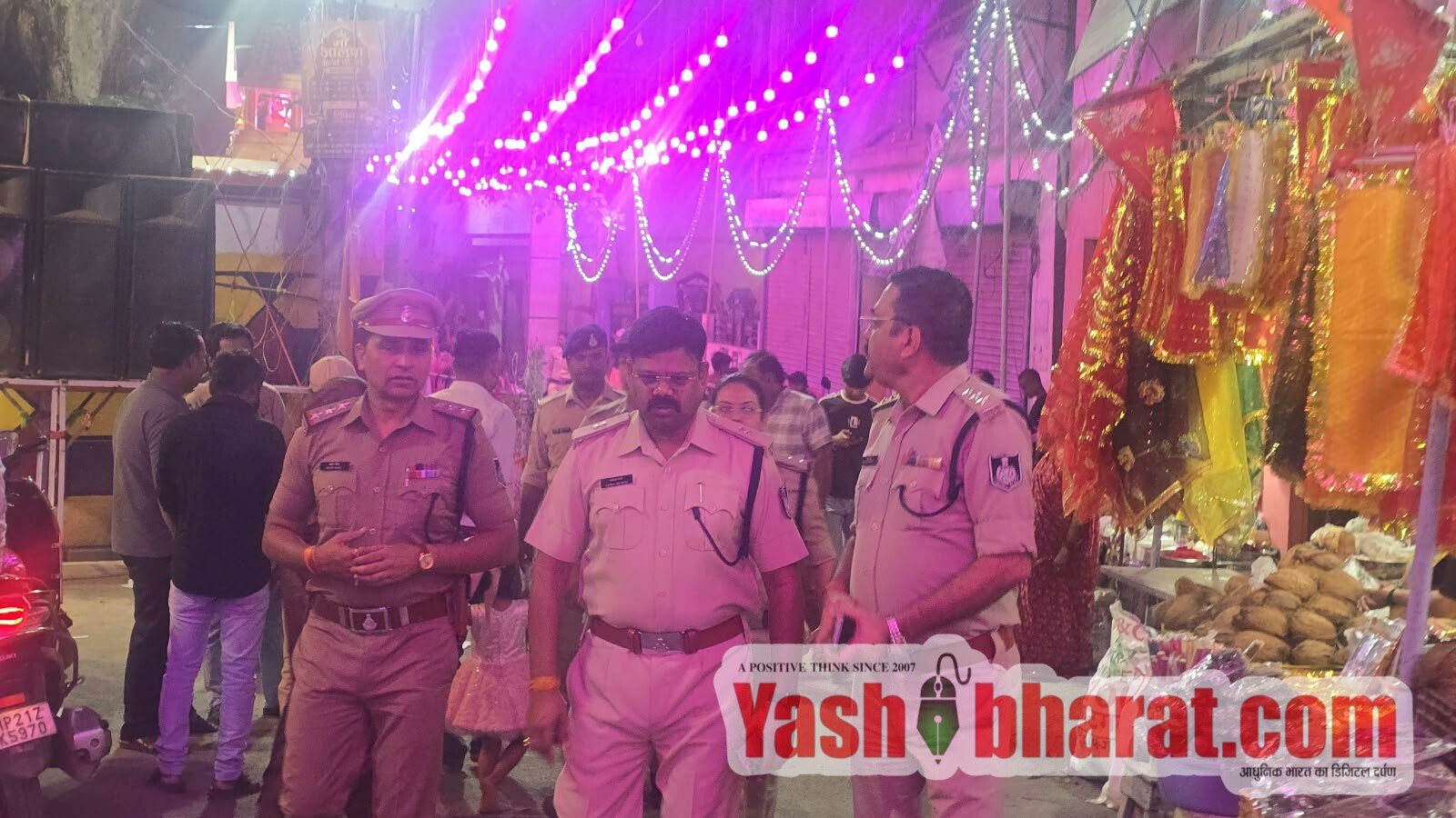 नवरात्रि पर अलर्ट कटनी पुलिस, एएसपी के नेतृत्व में निकला पैदल मार्च,धार्मिक स्थलों, गरबा और रामलीला आयोजन स्थलों का लिया जायजा, प्रमुख बाजारों में बढ़ाई निगरानी 15 IMG 20261012 WA0064