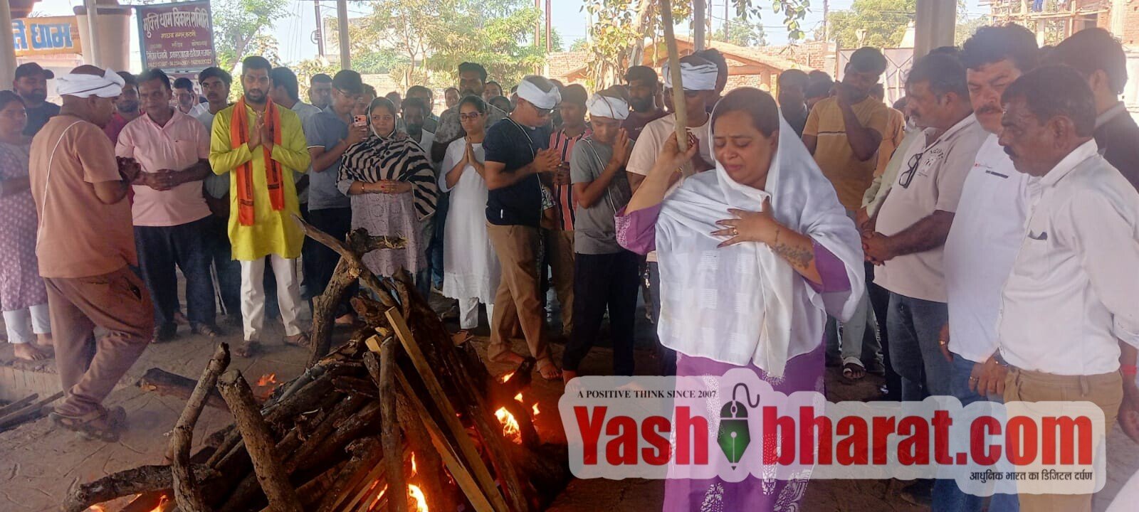 बेटी सपना ने मां की सेवा से अंतिम विदाई तक निभाया बेटे का फर्ज,माधवनगर मुक्तिधाम में बेटी ने दी मुखाग्नि, मां की स्मृति में निर्माणाधीन शिव मंदिर के लिए 21 हजार रुपये किए दान 10 IMG 20261013 WA0028