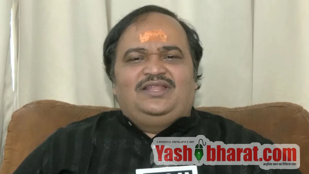 आनंद दुबे का शिवसेना (UBT) से मोहभंग: एकनाथ शिंदे की शिवसेना में शामिल हुए; बोले- 'कॉकरोच वाली ट्रेन से उतरकर घर लौट आया हूं'
