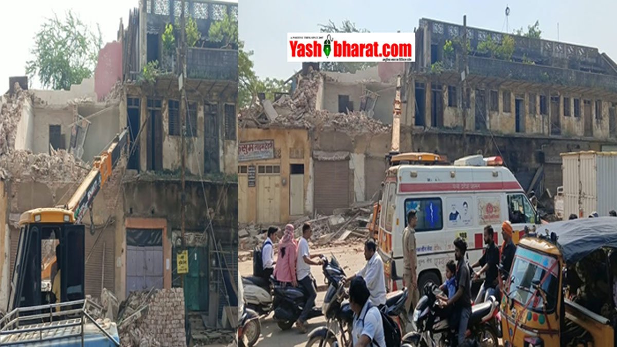 कटनी में बड़ा एक्शन: जर्जर 'अग्रवाल बिल्डिंग' पर चला नगर निगम का बुलडोजर, हादसे में हो चुकी थी एक मौत; मुख्य मार्ग बंद कर गिराई गई इमारत