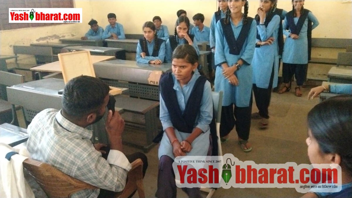 कटनी: 'सेवा संकल्प अभियान' के तहत शासकीय उच्चतर माध्यमिक विद्यालय धूरी में नेत्र जांच शिविर आयोजित 2 कटनी: 'सेवा संकल्प अभियान' के तहत शासकीय उच्चतर माध्यमिक विद्यालय धूरी में नेत्र जांच शिविर आयोजित