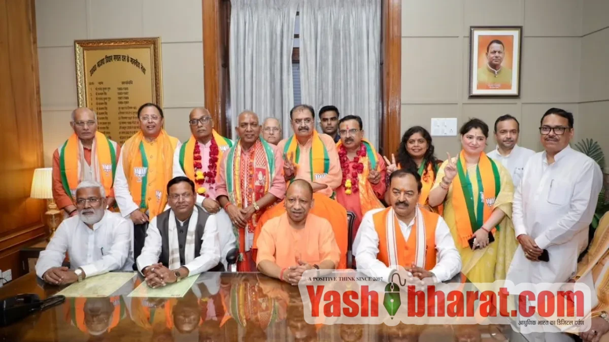उत्तर प्रदेश: राज्यसभा की 10 सीटों पर सभी उम्मीदवार निर्विरोध चुने जाने के आसार, BJP के 8 प्रत्याशियों ने दाखिल किया नामांकन; अखिलेश बोले- 'हमारा ध्यान 403 पर है'
