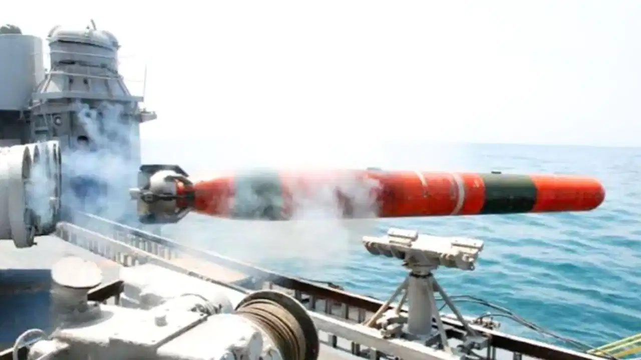 भारत का बड़ा रक्षा सौदा: ₹4,106 करोड़ की डील से वायुसेना को 'GSAT-7C' और नौसेना को मिलेगा 'वरुणास्त्र'